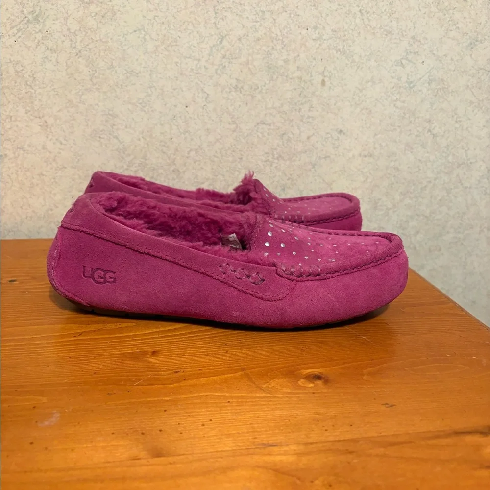 UGG Ansley studded fuchsia suede slippers Slip on Loafers Women’s Size 7